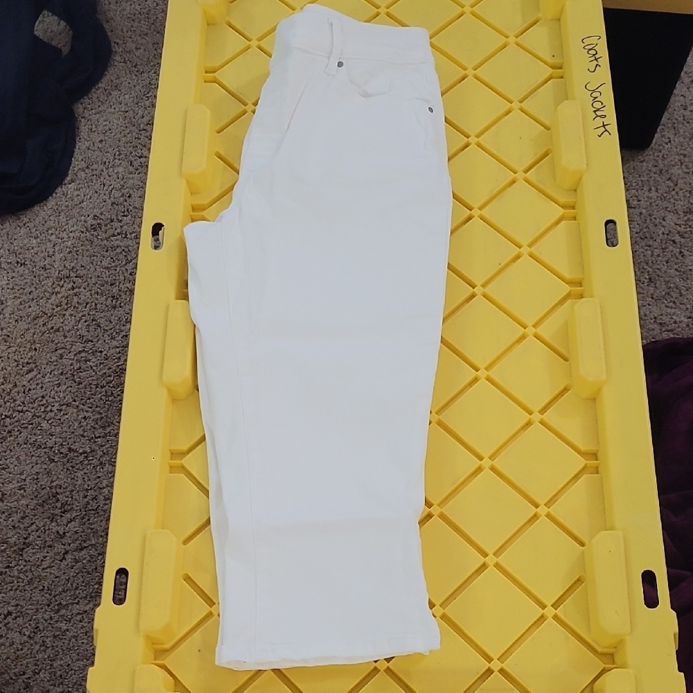 Croft & Barrow White Straight Leg Jeans Capri